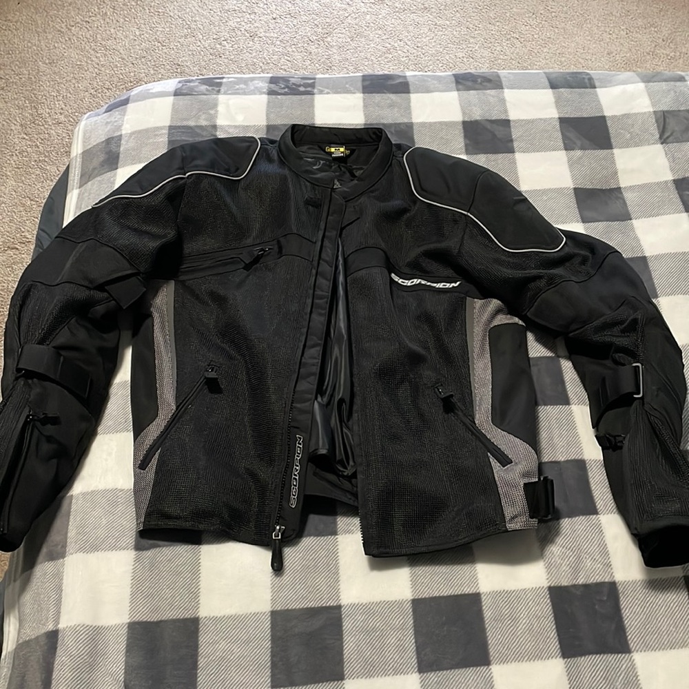Mens medium scorpion exo motorcycle jacket, padded elbows, shoulders, and back